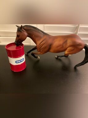 Breyer # 477 Scamper 10x World Barrel Racing with Barrel - Retired Model Horse